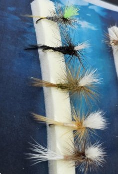 Turrall Parachutes Selection Das Parachut-Trockenfliegen-Sortiment FinestFishingFlies