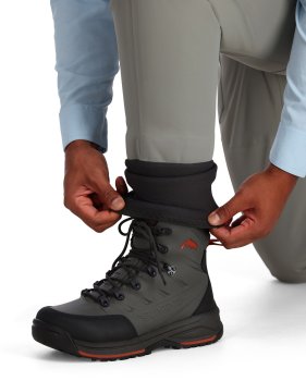 Simms Freestone Pant Smoke 2026 Set Hüftwathose + Watschuhe zum Vorteilspreis