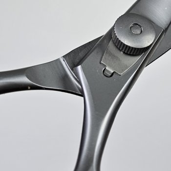 RAZOR Scissor Ultrascharf & Mikro-Verzahnung Die ultrascharfe, verstellbare Schere mit Mikro-Verzahnung zum Fliegenbinden.