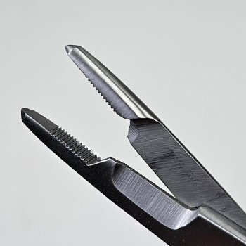 Scissor Clamp STR Red Die praktische Zangen-Schere mit Reinigungsdorn.