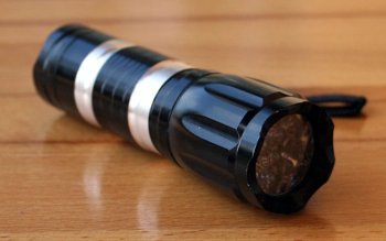 UV Power Lampe mit 9 Bright Ultra LED Die preiswerte UV-Lampe zum sicheren Aushärten von UV-Lacken.
