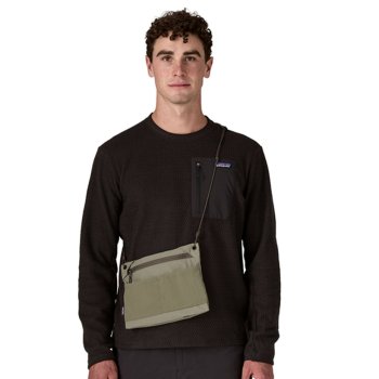 Patagonia Terravia Sacoche Bag 3L in Gumtree Green (GMTG) Die kleine, pfiffige Umhängetasche.
