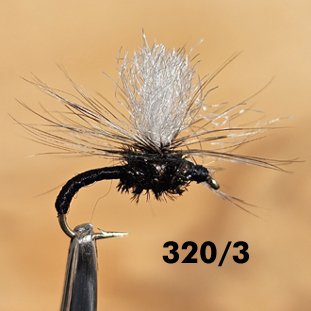 Diese rote und schwarze Variante sind das perfekte Imitation einer Zuckmückenlarve (Chironomid) an der Wasseroberfläsche.
